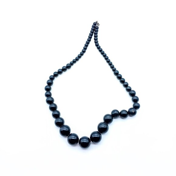 Chic Vintage Black Necklace, Basic Retro Graduated Strand with Plastic Beads - Picture 2 of 3